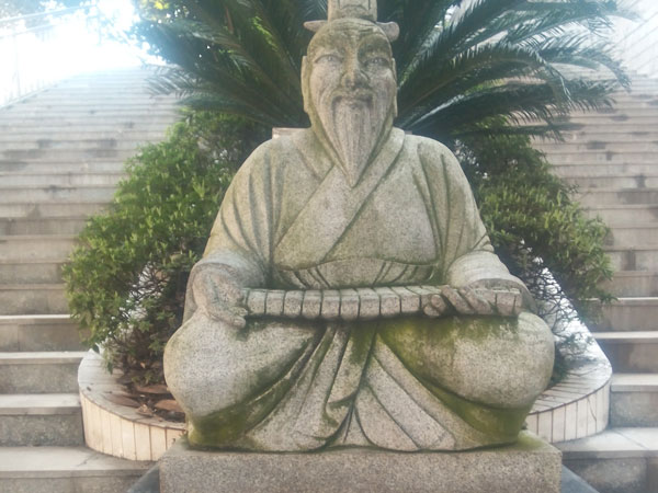 郴州市八中孔子像